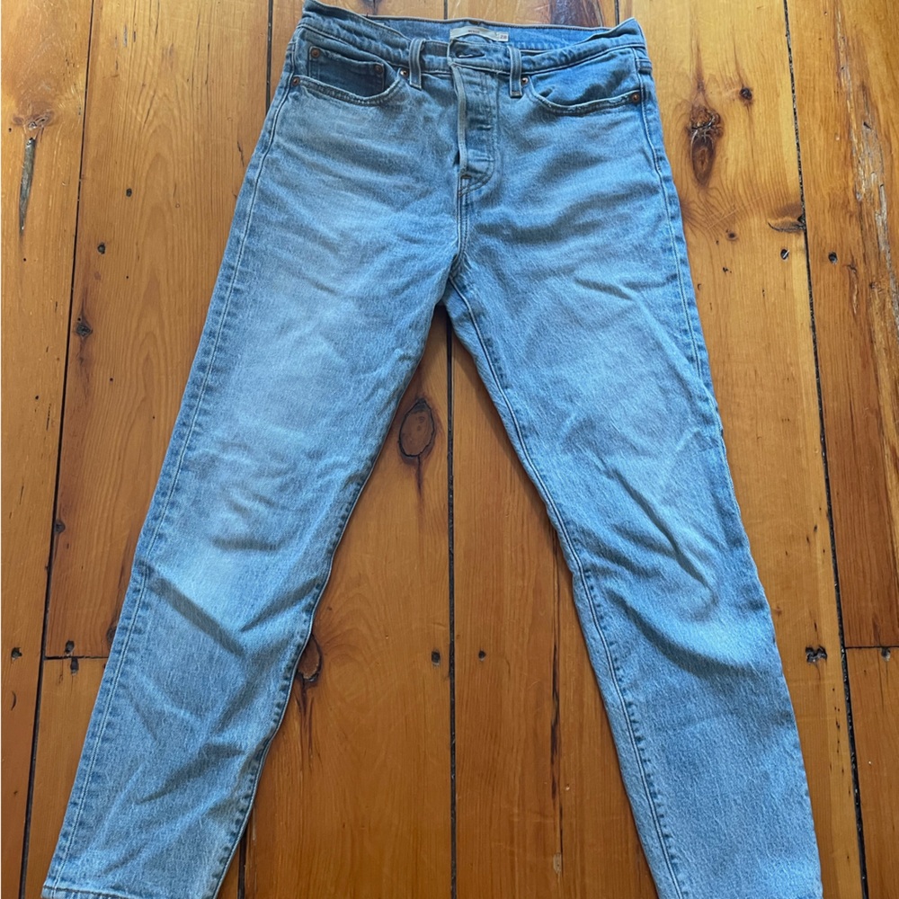 Levi wedgie jeans size 28